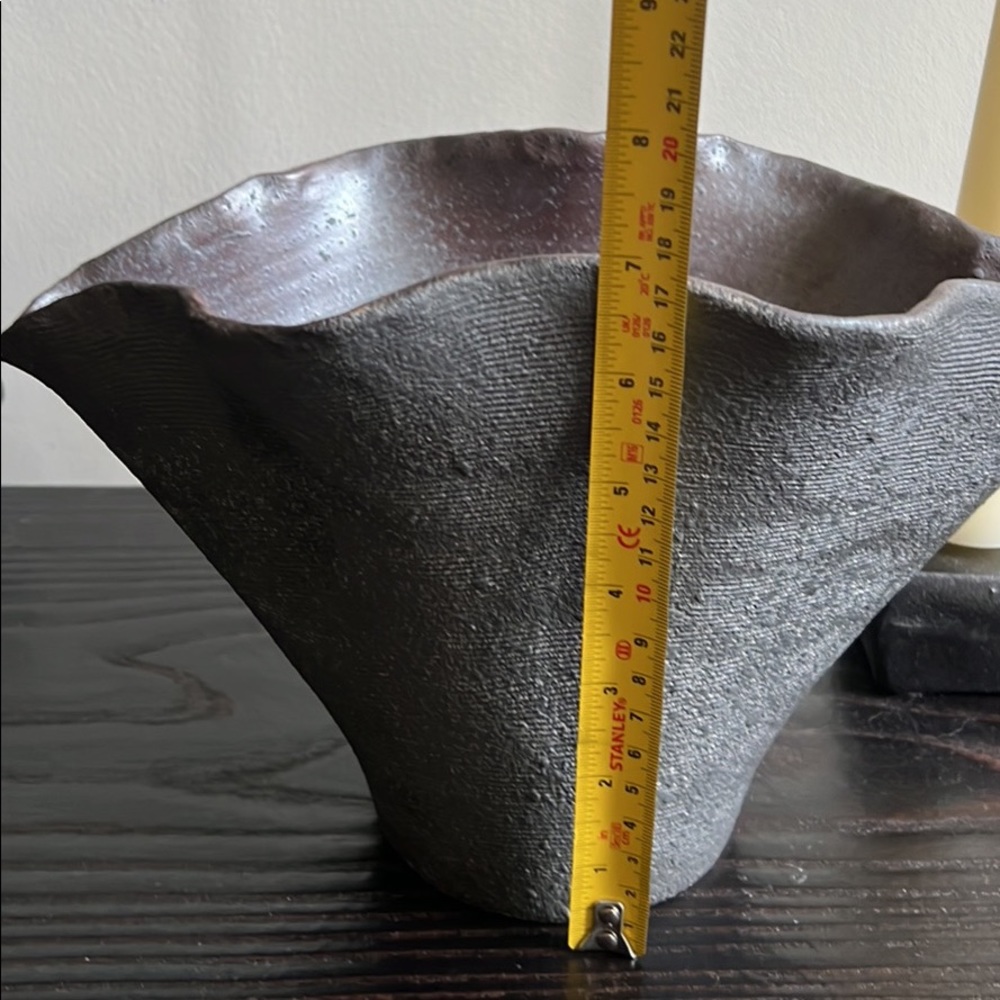 Shell Shaped Vase - Picture 5 of 6